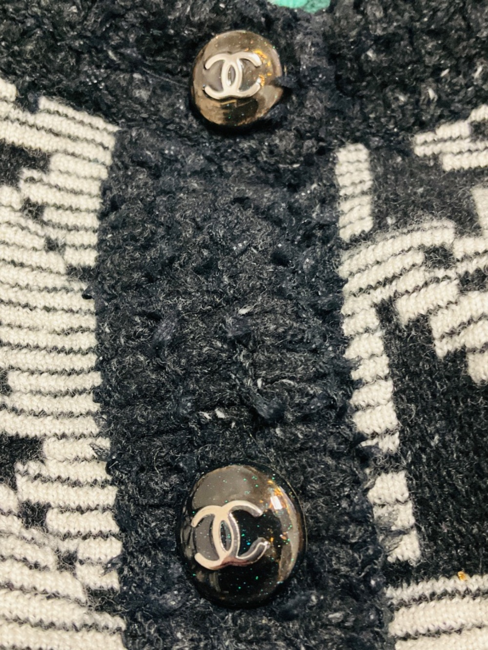 CHANEL GREEN / WHITE / BLACK PARIS-MANCHESTER 2024 METIERS D’ART HOUNDSTOOTH WOO - Picture 6 of 7